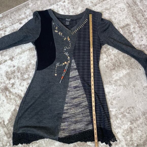 MOKA Sport Medium Charcoal Gray Artsy button lace embellished knit flirt SZ M - Picture 8 of 9